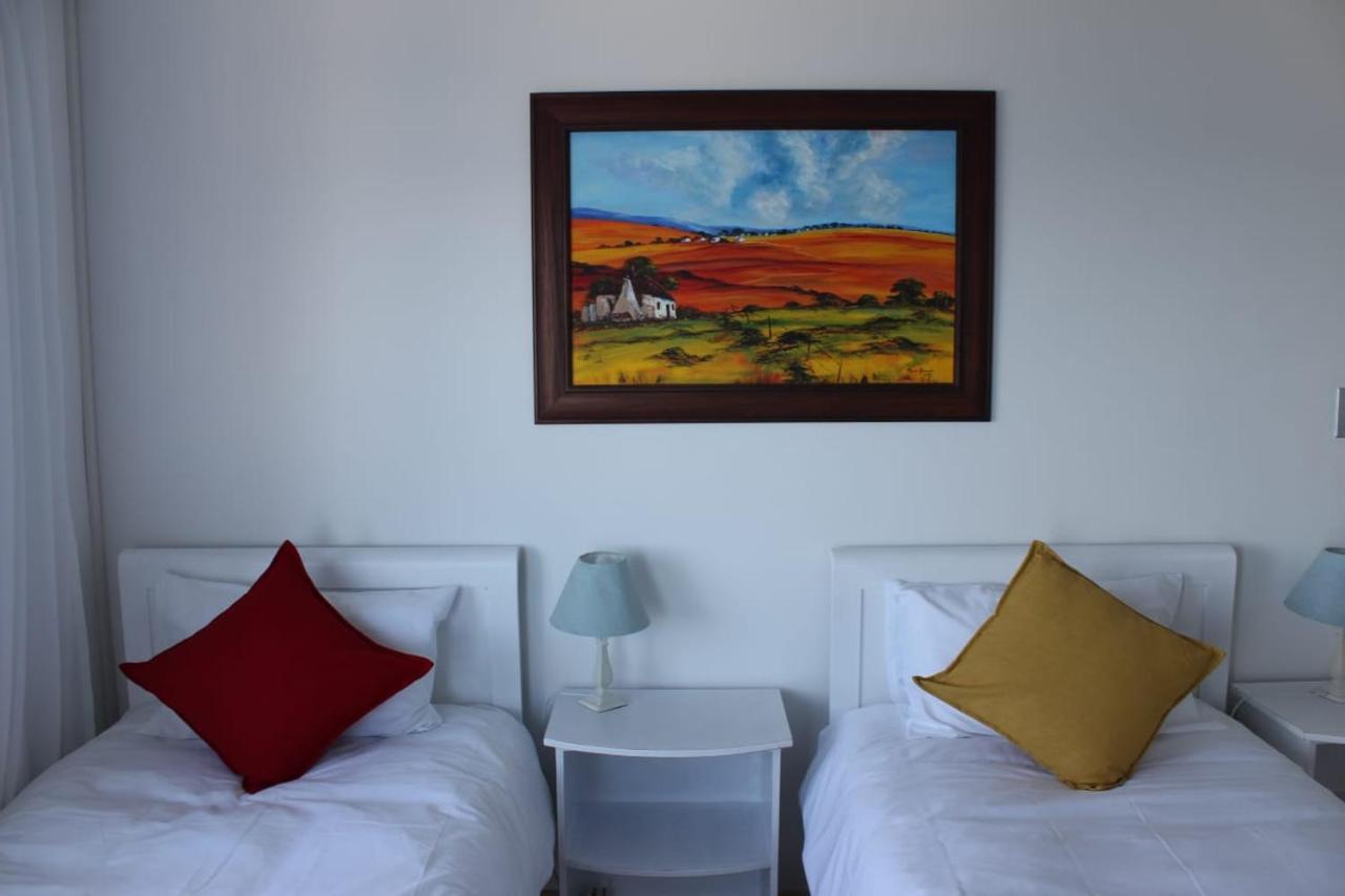 Swept Away Guesthouse - No-Loadshedding Yzerfontein Extérieur photo