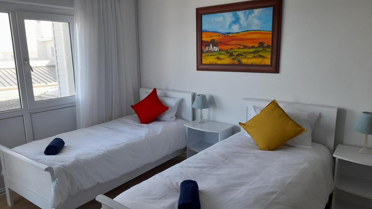 Swept Away Guesthouse - No-Loadshedding Yzerfontein Extérieur photo