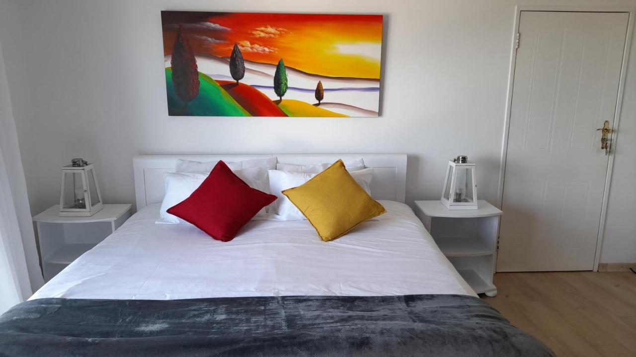 Swept Away Guesthouse - No-Loadshedding Yzerfontein Extérieur photo
