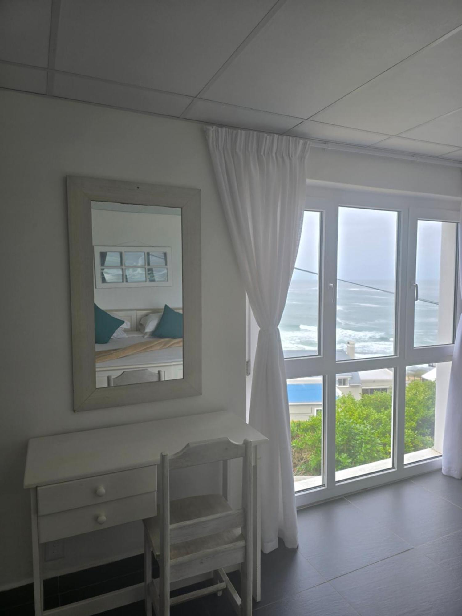 Swept Away Guesthouse - No-Loadshedding Yzerfontein Extérieur photo