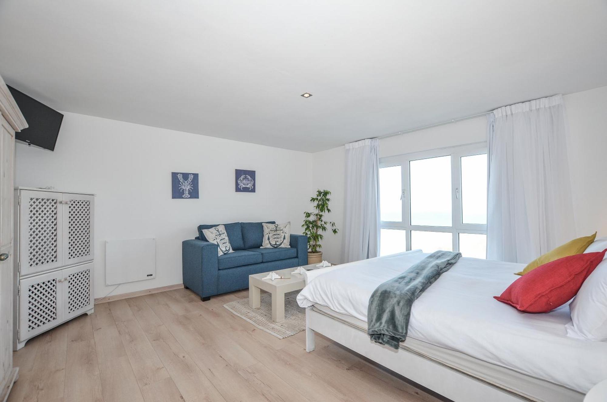 Swept Away Guesthouse - No-Loadshedding Yzerfontein Extérieur photo
