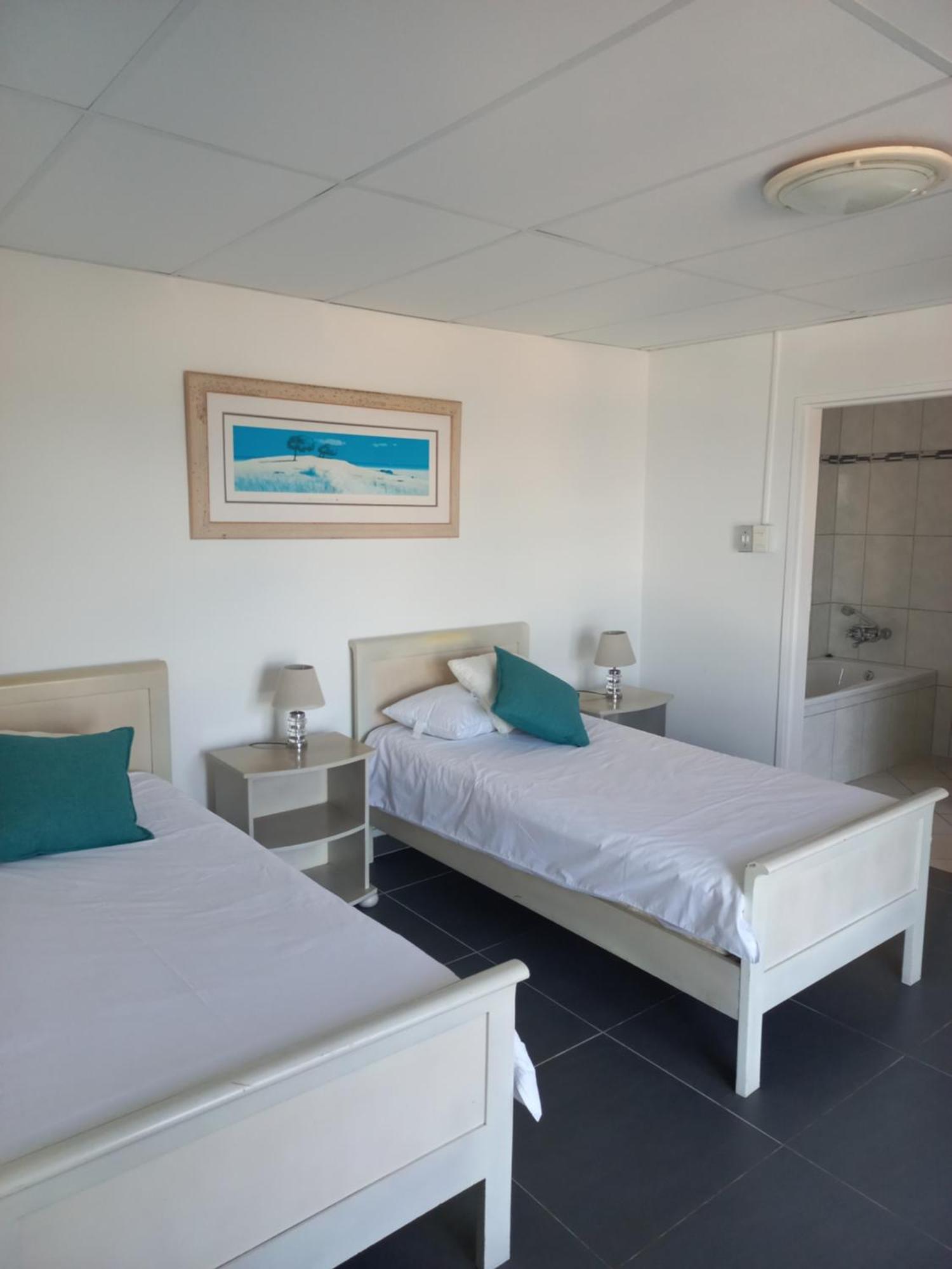 Swept Away Guesthouse - No-Loadshedding Yzerfontein Extérieur photo