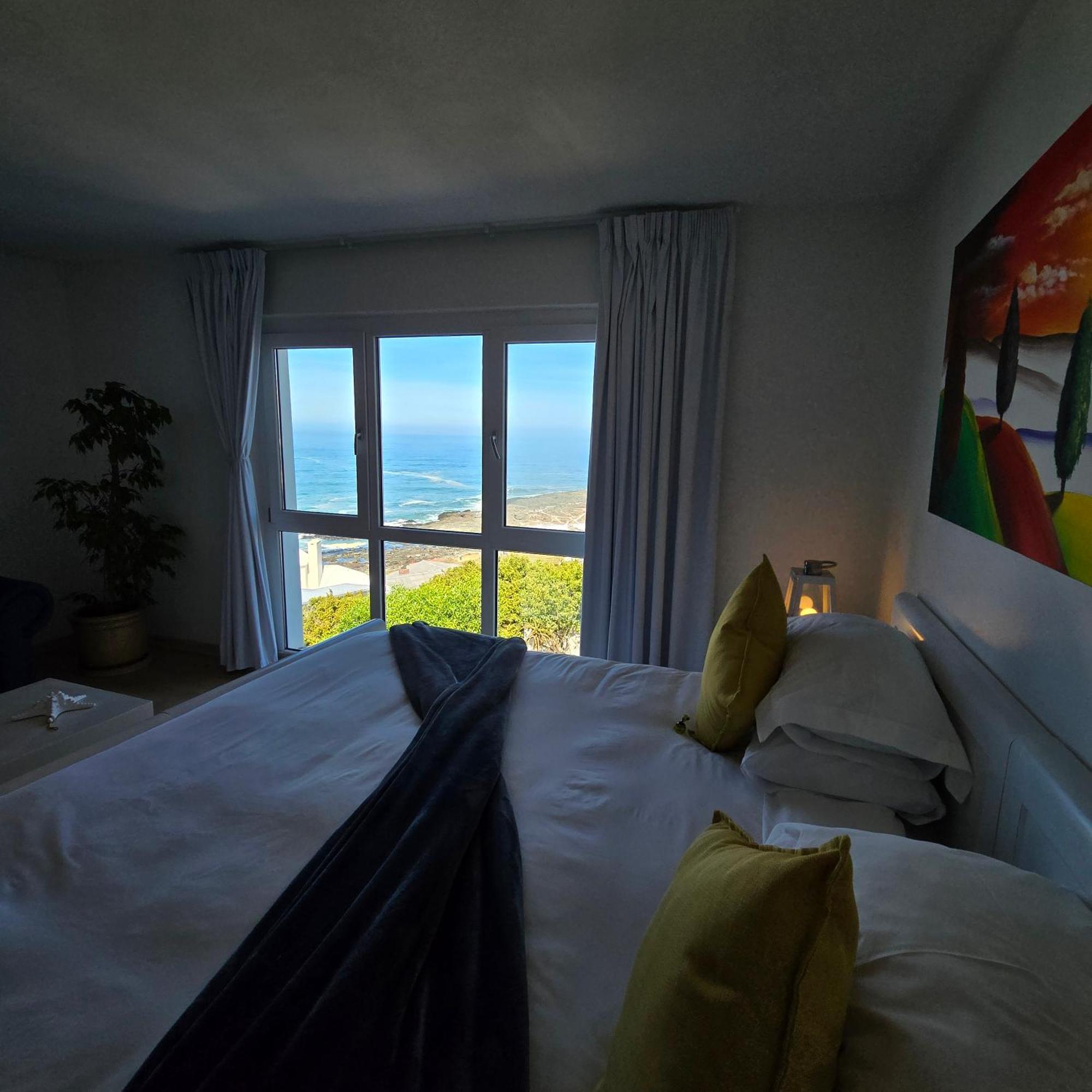 Swept Away Guesthouse - No-Loadshedding Yzerfontein Extérieur photo