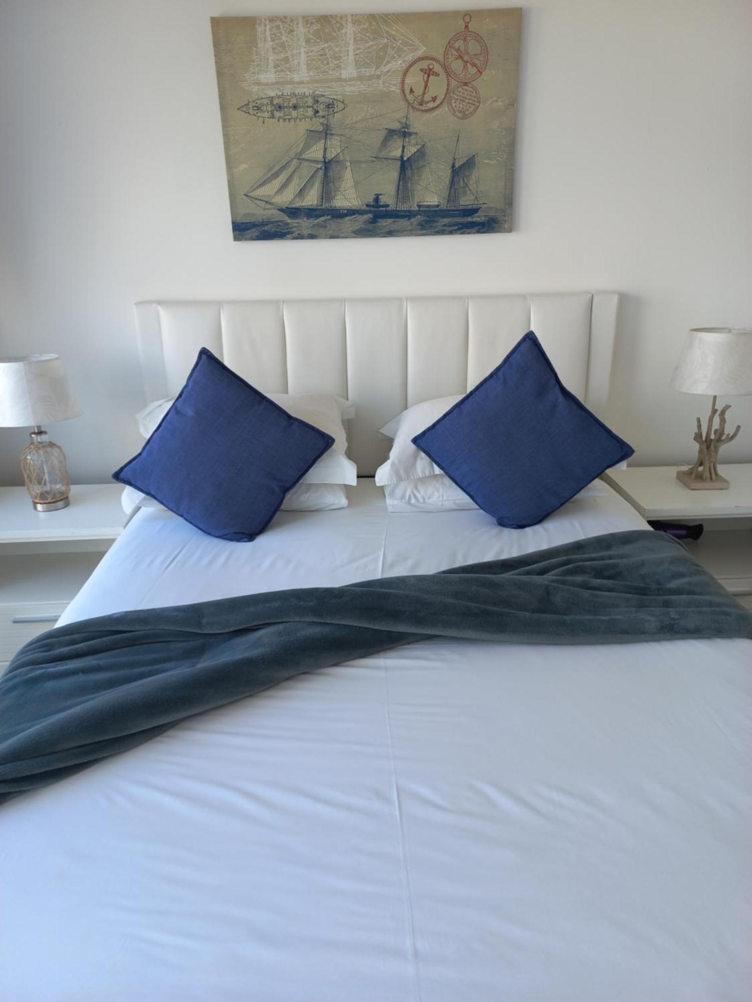 Swept Away Guesthouse - No-Loadshedding Yzerfontein Extérieur photo