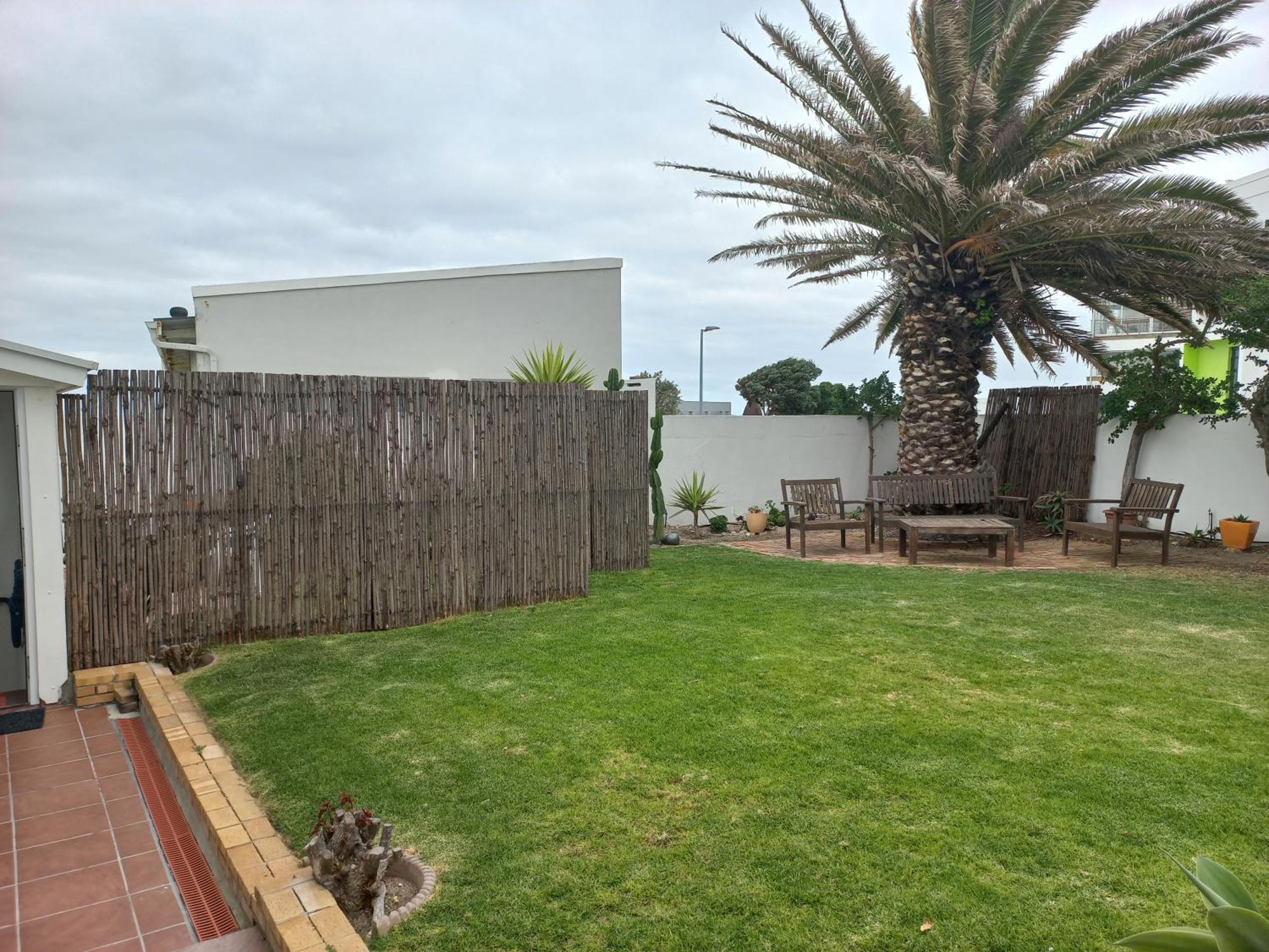 Swept Away Guesthouse - No-Loadshedding Yzerfontein Extérieur photo