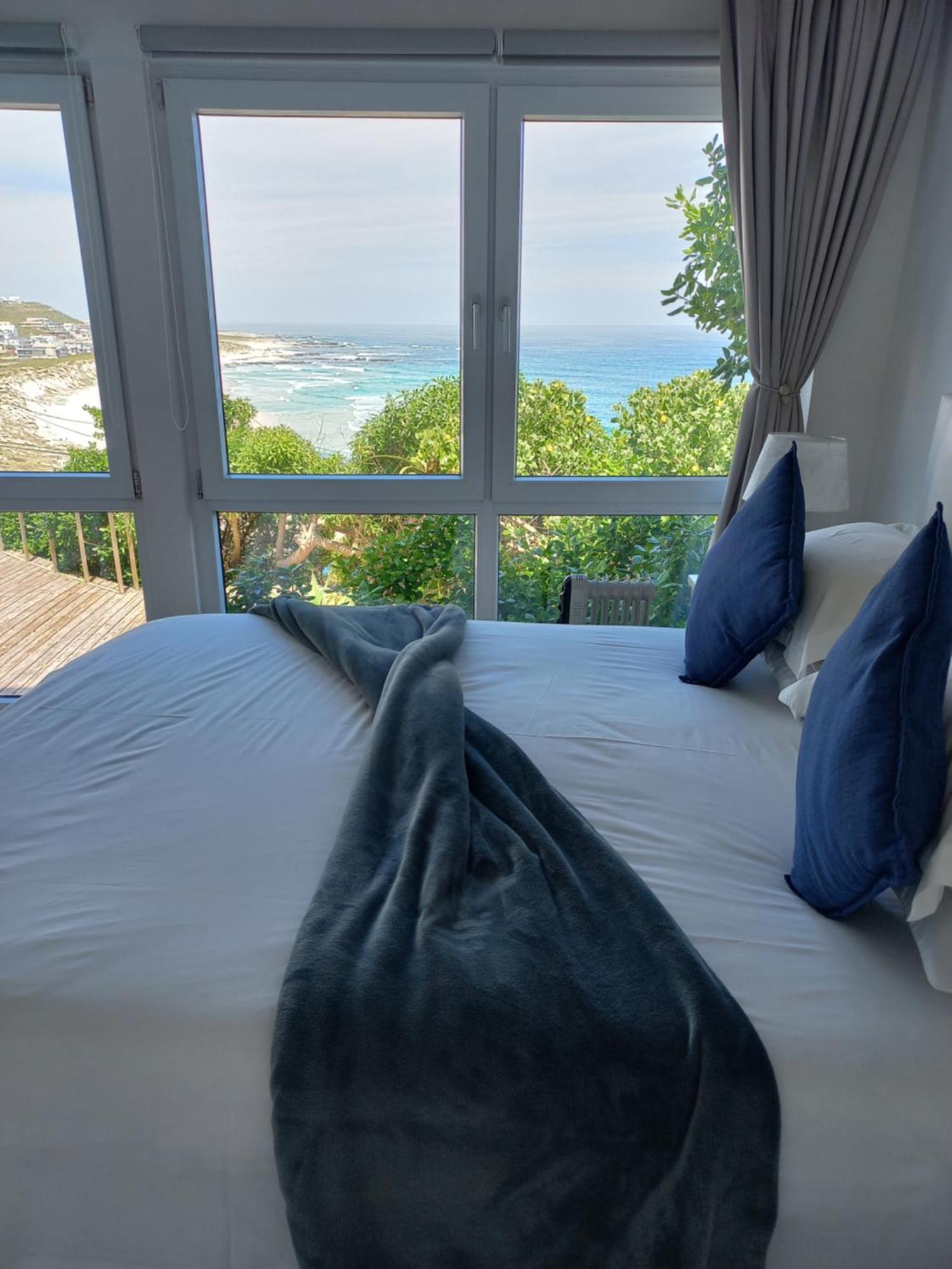 Swept Away Guesthouse - No-Loadshedding Yzerfontein Extérieur photo