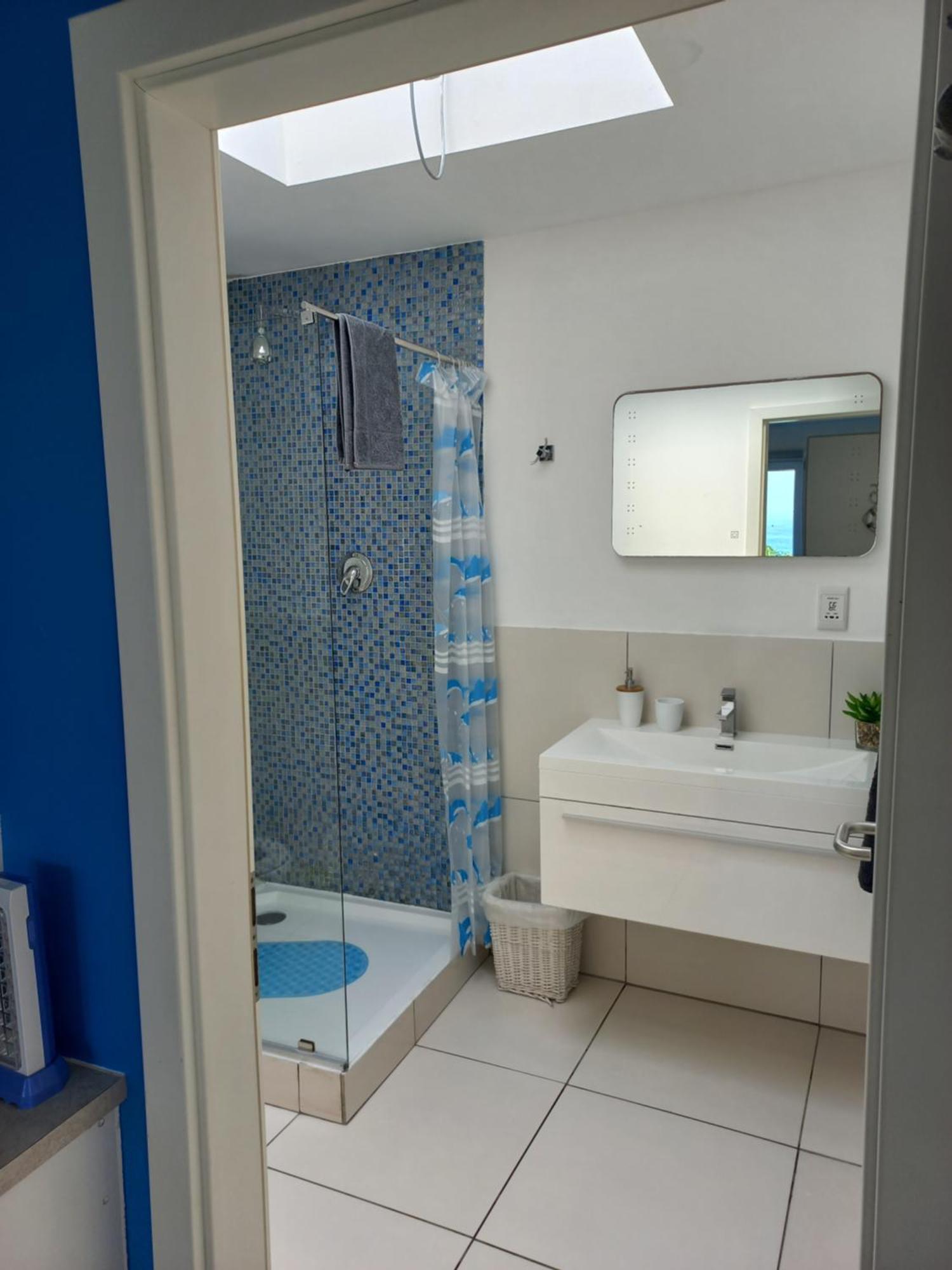 Swept Away Guesthouse - No-Loadshedding Yzerfontein Extérieur photo