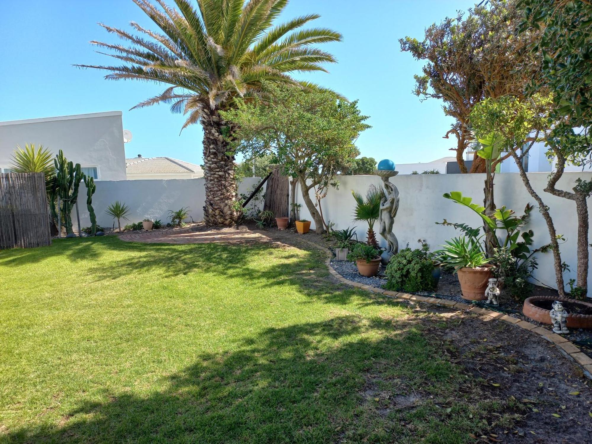 Swept Away Guesthouse - No-Loadshedding Yzerfontein Extérieur photo