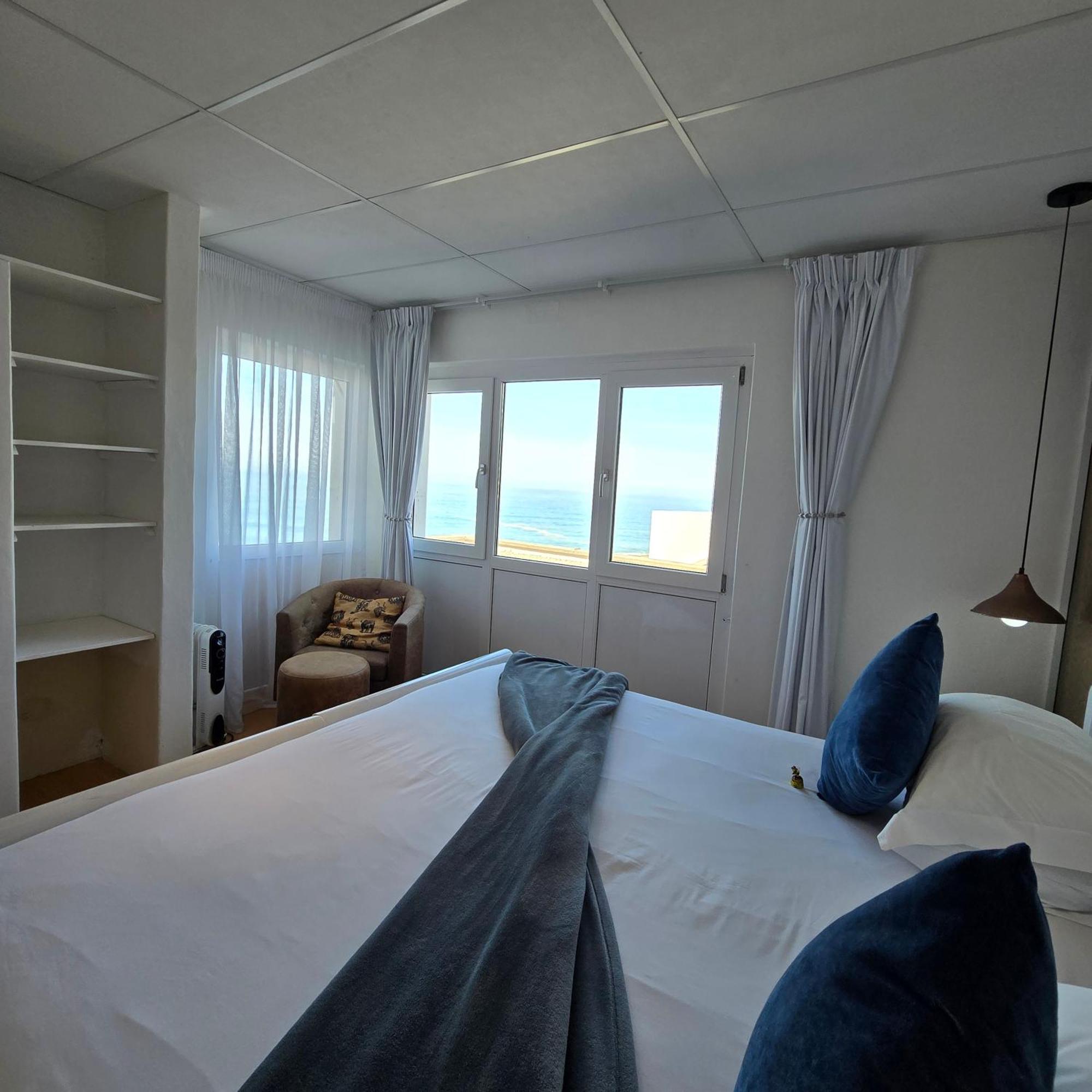 Swept Away Guesthouse - No-Loadshedding Yzerfontein Extérieur photo