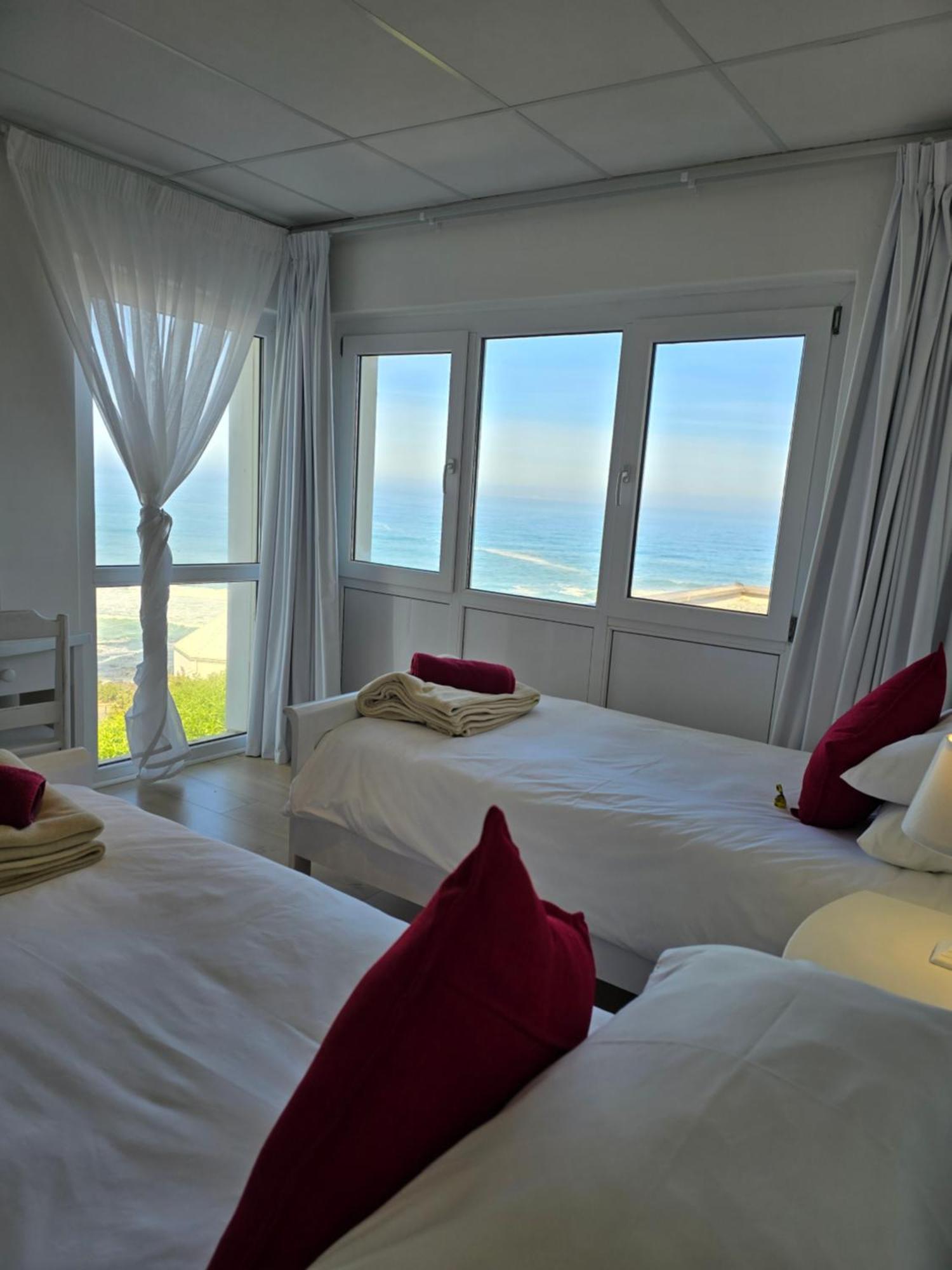 Swept Away Guesthouse - No-Loadshedding Yzerfontein Extérieur photo