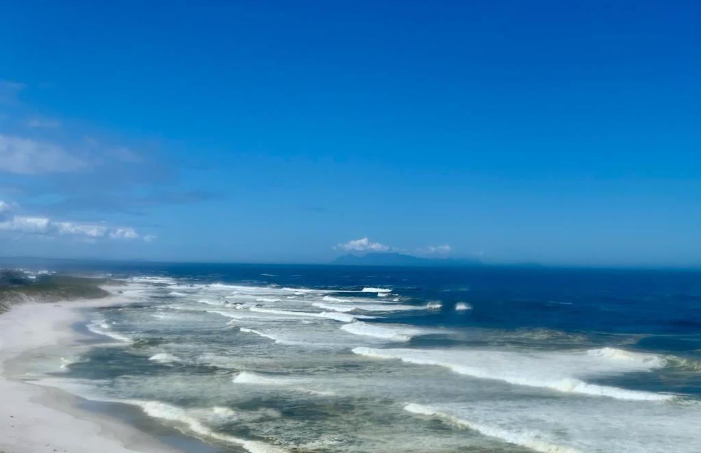 Swept Away Guesthouse - No-Loadshedding Yzerfontein Extérieur photo